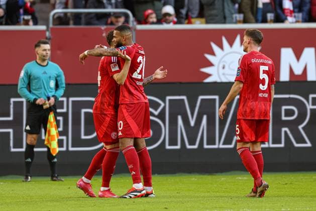 Düsseldorf, Germany, 01 02 25 Dawid Kownacki Fortuna Düsseldorf goal celebration, cheers with his team after scoring the 2 1 goal during the 2 Bundesliga match between Fortuna Düsseldorf vs SSV Ulm 1846 at Merkur Spiel Arena on 01 February 2025 in Düsseldorf, Germany Düsseldorf Merkur Spiel Arena North Rhine Westphalia Germany Copyright: xStefanxBrauerx xBrauer-Fotoagentx