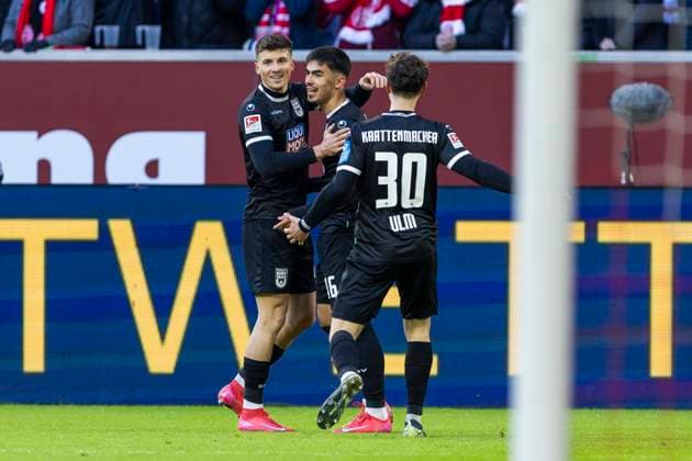 2 Soccer Bundesliga Fortuna Düsseldorf SSV Ulm 1846 Soccer, 01 02 2024 Cheering after the goal to 1 1 by Aaron Keller SSV Ulm 1846 Soccer, 16 2 Soccer Bundesliga, Fortuna Düsseldorf SSV Ulm 1846 Soccer, 20 Matchday, on 01 02 2024, Merkur Spiel Arena, Düsseldorf DFL regulations prohibit any use of photographs as image sequences and or quasi video Copyright: xBEAUTIFULxSPORTS Meuselx