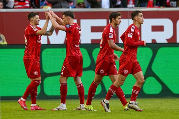 Düsseldorf, Germany, 01 02 25 Dawid Kownacki Fortuna Düsseldorf goal celebration, cheers with his team after scoring the 2 1 goal during the 2 Bundesliga match between Fortuna Düsseldorf vs SSV Ulm 1846 at Merkur Spiel Arena on 01 February 2025 in Düsseldorf, Germany Düsseldorf Merkur Spiel Arena North Rhine Westphalia Germany Copyright: xStefanxBrauerx xBrauer-Fotoagentx