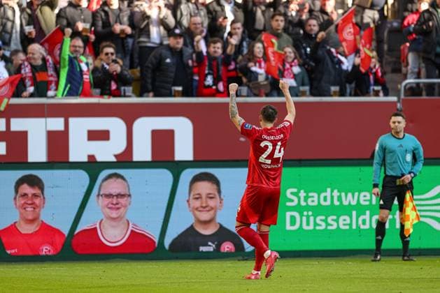 Düsseldorf, Germany, 01 02 25 Dawid Kownacki Fortuna Düsseldorf goal celebration, cheers with his team after scoring the 2 1 goal during the 2 Bundesliga match between Fortuna Düsseldorf vs SSV Ulm 1846 at Merkur Spiel Arena on 01 February 2025 in Düsseldorf, Germany Düsseldorf Merkur Spiel Arena North Rhine Westphalia Germany Copyright: xStefanxBrauerx xBrauer-Fotoagentx