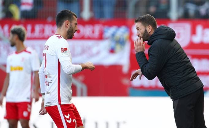 Adamyan - Andreas Patz Trainer Regensburg , 2.Bundesliga , Jahn Regensburg-Hertha Berlin , Fußball , in den Jahnstadion , Regensburg , Bayern , Deutschland . Februar 01, 2025 . Photo by: Davide Elias Ipa Photo Pressefoto DENL Copyright: xDavidexEliasx