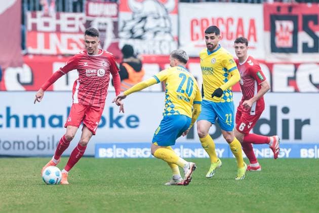 2 Soccer Bundesliga Eintracht Braunschweig 1 FC Köln 01 02 2025 duel Dejan Ljubicic 1 FC Köln, 7 , Lino Tempelmann Eintracht Braunschweig, 20 2 Soccer Bundesliga, Eintracht Braunschweig 1 FC Köln, Braunschweig, EINTRACHT Stadion am 01 02 2025 DFL REGULATIONS PROHIBIT ANY USE OF PHOTOGRAPHS AS IMAGE SEQUENCES AND OR QUASI VIDEO Copyright: xBEAUTIFULxSPORTS Wunderlx