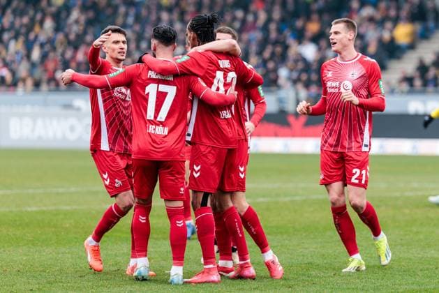 2 Soccer Bundesliga Eintracht Braunschweig 1 FC Köln 01 02 2025 Cheers to 1 2 by Damion Downs 1 FC Köln, 42 2 Soccer Bundesliga, Eintracht Braunschweig 1 FC Köln, Braunschweig, EINTRACHT Stadion am 01 02 2025 DFL REGULATIONS PROHIBIT ANY USE OF PHOTOGRAPHS AS IMAGE SEQUENCES AND OR QUASI VIDEO Copyright: xBEAUTIFULxSPORTS Wunderlx
