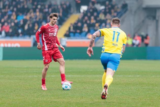 2 Soccer Bundesliga Eintracht Braunschweig 1 FC Köln 01 02 2025 duel Joel Schmied 1 FC Köln, 2 , Levente Szabo Eintracht Braunschweig, 11 2 Soccer Bundesliga, Eintracht Braunschweig 1 FC Köln, Braunschweig, EINTRACHT Stadion am 01 02 2025 DFL REGULATIONS PROHIBIT ANY USE OF PHOTOGRAPHS AS IMAGE SEQUENCES AND OR QUASI VIDEO Copyright: xBEAUTIFULxSPORTS Wunderlx