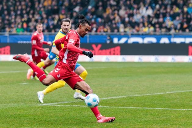 2 Soccer Bundesliga Eintracht Braunschweig 1 FC Köln 01 02 2025 Damion Downs 1 FC Köln, 42 shoots 2 Soccer Bundesliga, Eintracht Braunschweig 1 FC Köln, Braunschweig, EINTRACHT Stadion am 01 02 2025 DFL REGULATIONS PROHIBIT ANY USE OF PHOTOGRAPHS AS IMAGE SEQUENCES AND OR QUASI VIDEO Copyright: xBEAUTIFULxSPORTS Wunderlx
