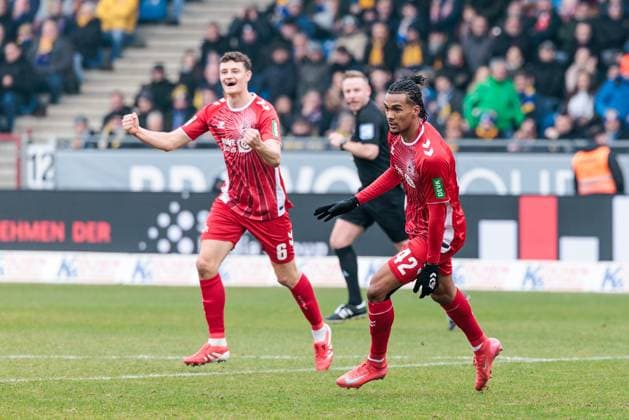 2 Soccer Bundesliga Eintracht Braunschweig 1 FC Köln 01 02 2025 Cheers to 1 2 by Damion Downs 1 FC Köln, 42 2 Soccer Bundesliga, Eintracht Braunschweig 1 FC Köln, Braunschweig, EINTRACHT Stadion am 01 02 2025 DFL REGULATIONS PROHIBIT ANY USE OF PHOTOGRAPHS AS IMAGE SEQUENCES AND OR QUASI VIDEO Copyright: xBEAUTIFULxSPORTS Wunderlx