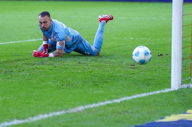 01 02 2025, Football, Fortuna Düsseldorf SSV Ulm 1846, 2 Fußball Bundesliga, 20 Matchday, Merkur Spiel Arena, Saison 2024 2025 Goalkeeper Florian Kastenmeier Fortuna Düsseldorf 33 looks after the ball for the 1 1 goal DFB regulations prohibit any use of photographs as image sequences and or quasi video Nordrhein Westfalen Germany