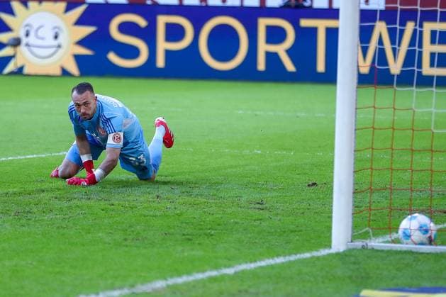 01 02 2025, Football, Fortuna Düsseldorf SSV Ulm 1846, 2 Fußball Bundesliga, 20 Matchday, Merkur Spiel Arena, Saison 2024 2025 Goalkeeper Florian Kastenmeier Fortuna Düsseldorf 33 looks after the ball for the 1 1 goal DFB regulations prohibit any use of photographs as image sequences and or quasi video Nordrhein Westfalen Germany