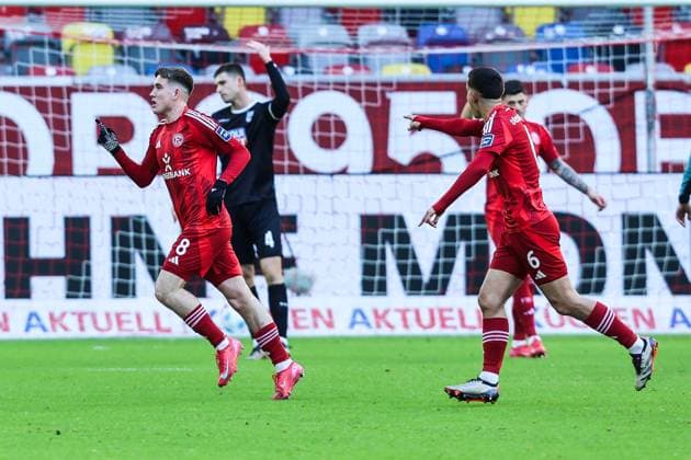 Sport, Soccer, 2 Bundesliga Season 2024 2025 20 Matchday Fortuna Düsseldorf SSV Ulm 1846 01 02 2025, MERKUR SPIEL ARENA Goal celebration Fortuna Düsseldorf after the goal to 1 0 by Isak Bergmann Johannesson Fortuna Düsseldorf, 8 , the scorer is happy Düsseldorf MERKUR SPIEL ARENA North Rhine-Westphalia Germany