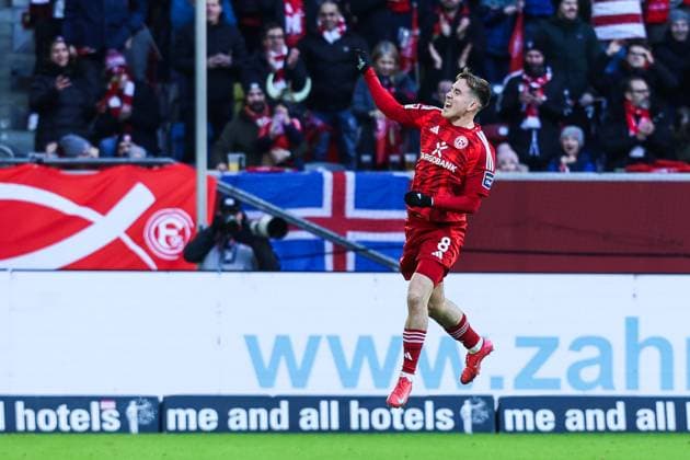 Sport, Soccer, 2 Bundesliga Season 2024 2025 20 Matchday Fortuna Düsseldorf SSV Ulm 1846 01 02 2025, MERKUR SPIEL ARENA Goal celebration Fortuna Düsseldorf after the goal to 1 0 by Isak Bergmann Johannesson Fortuna Düsseldorf, 8 , the scorer is happy Düsseldorf MERKUR SPIEL ARENA North Rhine-Westphalia Germany