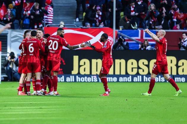 Sport, Soccer, 2 Bundesliga Season 2024 2025 20 Matchday Fortuna Düsseldorf SSV Ulm 1846 01 02 2025, MERKUR SPIEL ARENA Goal celebration Fortuna Düsseldorf after the goal to 1 0 by Isak Bergmann Johannesson Fortuna Düsseldorf, 8 , the players are happy Düsseldorf MERKUR SPIEL ARENA North Rhine-Westphalia Germany