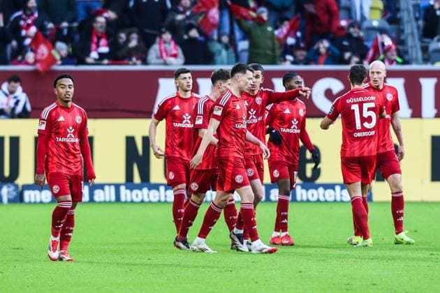 Sport, Soccer, 2 Bundesliga Season 2024 2025 20 Matchday Fortuna Düsseldorf SSV Ulm 1846 01 02 2025, MERKUR SPIEL ARENA Goal celebration Fortuna Düsseldorf after the goal to 1 0 by Isak Bergmann Johannesson Fortuna Düsseldorf, 8 , the players are happy Düsseldorf MERKUR SPIEL ARENA North Rhine-Westphalia Germany