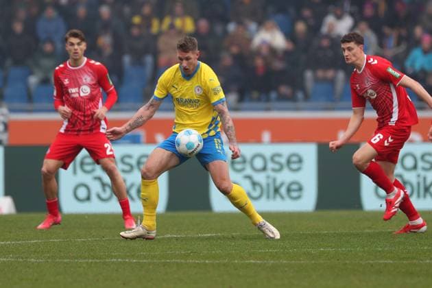 Braunschweig vs Cologne, 2 BL Braunschweig, 01 02 2025, FOOTBALL Eintracht Braunschweig vs 1 FC Cologne, 2 BL, Season 2024 25 Sebastian Polter Eintracht Braunschweig , Eric Martel 1 FC Cologne Braunschweig