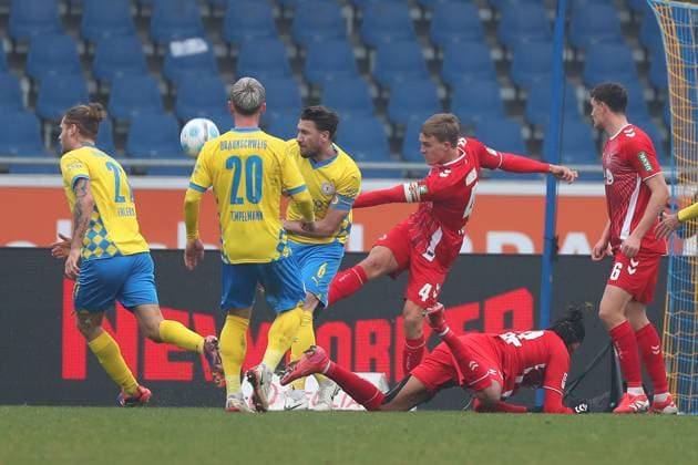 Braunschweig vs Cologne, 2 BL Braunschweig, 01 02 2025, FOOTBALL Eintracht Braunschweig vs 1 FC Köln, 2 BL, Season 2024 25 Ermin Bicakcic Eintracht Braunschweig , Timo Hübers 1 FC Köln Braunschweig