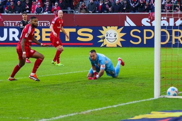 01 02 2025, xfanx, Soccer 2 Bundesliga, Fortuna Duesseldorf SSV Ulm 1846 v l Goalscorer Aaron Keller SSV Ulm makes the goal to 1 1 DFL DFB REGULATIONS PROHIBIT ANY USE OF PHOTOGRAPHS as IMAGE SEQUENCES and or QUASI VIDEO Duesseldorf mfan