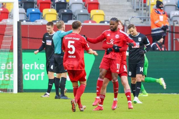01 02 2025, xfanx, Soccer 2 Bundesliga, Fortuna Duesseldorf SSV Ulm 1846 v l The team of Fortuna Düsseldorf cheers after the goal to 2 1 for Fortuna Düsseldorf by the scorer Dawid Kownacki Fortuna Düsseldorf , not in the picture DFL DFB REGULATIONS PROHIBIT ANY USE OF PHOTOGRAPHS as IMAGE SEQUENCES and or QUASI VIDEO Duesseldorf mfan