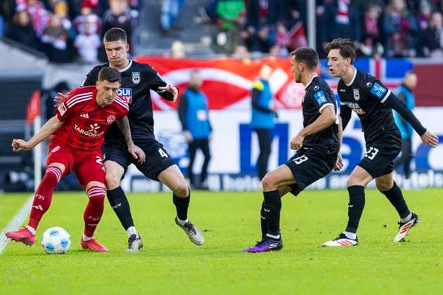 2 Bundesliga Fortuna Düsseldorf SSV Ulm 1846 Fussball, 01 02 2024 Dawid Kownacki Fortuna Düsseldorf, 24 , Tom Gaal SSV Ulm 1846 Fussball, 4 2 Bundesliga, Fortuna Düsseldorf SSV Ulm 1846 Fussball, 20 Spieltag, am 01 02 2024, Merkur Spiel Arena, Düsseldorf DFL regulations prohibit any use of photographs as image sequences and or quasi video Copyright: xBEAUTIFULxSPORTS Meuselx