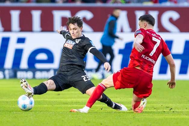 2 Bundesliga Fortuna Düsseldorf SSV Ulm 1846 Fussball, 01 02 2024 Max Brandt SSV Ulm 1846 Fussball, 23 in duel with Dzenan Pejcinovic Fortuna Düsseldorf, 7 2 Bundesliga, Fortuna Düsseldorf SSV Ulm 1846 Fussball, 20 Spieltag, am 01 02 2024, Merkur Spiel Arena, Düsseldorf DFL regulations prohibit any use of photographs as image sequences and or quasi video Copyright: xBEAUTIFULxSPORTS Meuselx