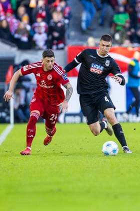 2 Bundesliga Fortuna Düsseldorf SSV Ulm 1846 Fussball, 01 02 2024 Dawid Kownacki Fortuna Düsseldorf, 24 , Tom Gaal SSV Ulm 1846 Fussball, 4 2 Bundesliga, Fortuna Düsseldorf SSV Ulm 1846 Fussball, 20 Spieltag, am 01 02 2024, Merkur Spiel Arena, Düsseldorf DFL regulations prohibit any use of photographs as image sequences and or quasi video Copyright: xBEAUTIFULxSPORTS Meuselx