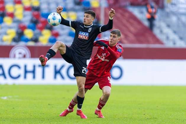 2 Bundesliga Fortuna Düsseldorf SSV Ulm 1846 Fussball, 01 02 2024 Semir Telalovic SSV Ulm 1846 Fussball, 29 in duel with Isak Bergmann Johannesson Fortuna Düsseldorf, 8 2 Bundesliga, Fortuna Düsseldorf SSV Ulm 1846 Fussball, 20 Spieltag, am 01 02 2024, Merkur Spiel Arena, Düsseldorf DFL regulations prohibit any use of photographs as image sequences and or quasi video Copyright: xBEAUTIFULxSPORTS Meuselx