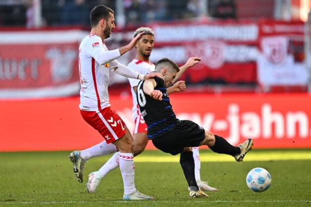 01 02 2025 Soccer Season 2024 2025 2 Soccer Bundesliga 20 Matchday SSV Jahn Regensburg Hertha BSC Berlin Sportfoto Zink xwoxzix DFL regulations prohibit any use of photographs as image sequences and or quasi video only for editorial use Sargis Adamyan 22, SSV Jahn Regensburg Jonjoe Kenny 16, Hertha BSC Berlin