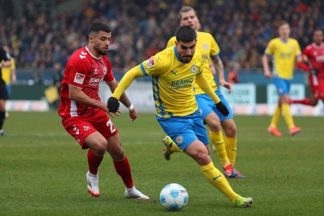 Braunschweig vs Cologne, 2 BL Braunschweig, 01 02 2025, FOOTBALL Eintracht Braunschweig vs 1 FC Cologne, 2 BL, Season 2024 25 Jusuf Gazibegovic 1 FC Cologne , Fabio Di Michele Sanchez Eintracht Braunschweig Braunschweig