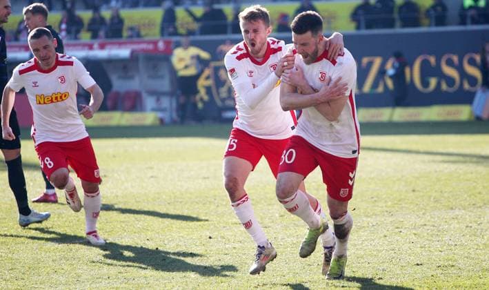 Torjubel Kühlwetter Penalty Tor 1-0 , 2.Bundesliga , Jahn Regensburg-Hertha Berlin , Fußball , in den Jahnstadion , Regensburg , Bayern , Deutschland . Februar 01, 2025 . Photo by: Davide Elias Ipa Photo Pressefoto DENL Copyright: xDavidexEliasx