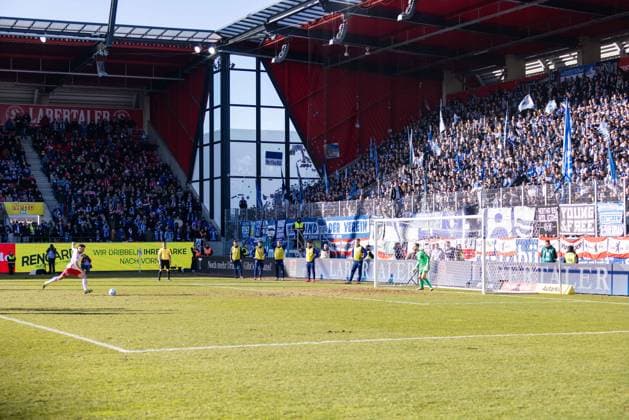 01 02 2025, Soccer, GER, Season, 2 Liga, Season 2024 2025, Matchday 20, SSV Jahn Regensburg Hertha BSC Berlin Christian Kühlwetter SSV Jahn Regensburg converts the penalty to 1 0 DFL REGULATIONS PROHIBIT ANY USE OF PHOTOGRAPHS AS IMAGE SEQUENCES AND OR QUASI VIDEO