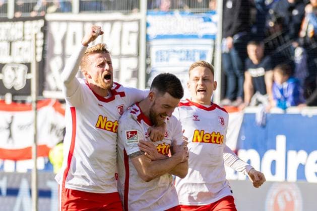 01 02 2025, Soccer, GER, Season, 2 Liga, Season 2024 2025, Matchday 20, SSV Jahn Regensburg Hertha BSC Berlin Cheering after the 1 0 through the converted penalty kick by Christian Kühlwetter SSV Jahn Regensburg DFL REGULATIONS PROHIBIT ANY USE OF PHOTOGRAPHS AS IMAGE SEQUENCES AND OR QUASI VIDEO
