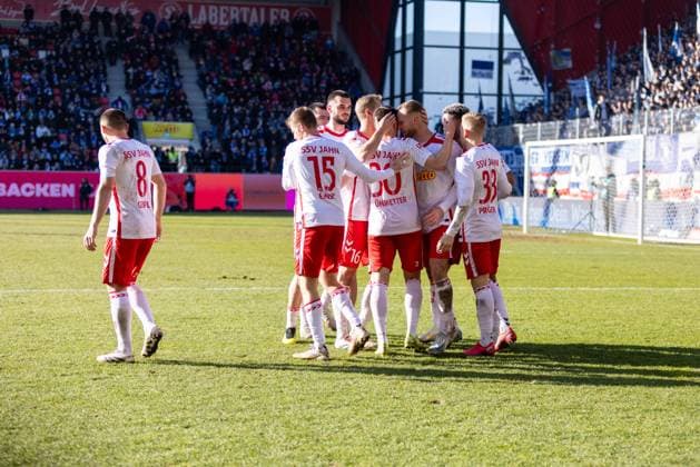 01 02 2025, Soccer, GER, Season, 2 Liga, Season 2024 2025, Matchday 20, SSV Jahn Regensburg Hertha BSC Berlin Cheering after the 1 0 through the converted penalty kick by Christian Kühlwetter SSV Jahn Regensburg DFL REGULATIONS PROHIBIT ANY USE OF PHOTOGRAPHS AS IMAGE SEQUENCES AND OR QUASI VIDEO