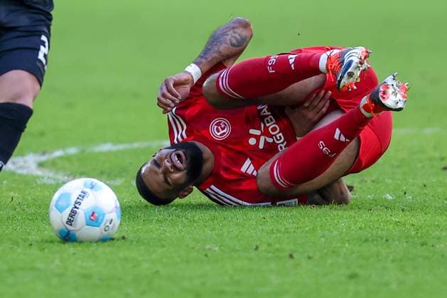 01 02 2025, Football, Fortuna Düsseldorf SSV Ulm 1846, 2 Fußball Bundesliga, 20 Matchday, Merkur Spiel Arena, Saison 2024 2025 Jamil Siebert Fortuna Düsseldorf 20 lies with pain on the pitch DFB regulations prohibit any use of photographs as image sequences and or quasi video Nordrhein Westfalen Germany