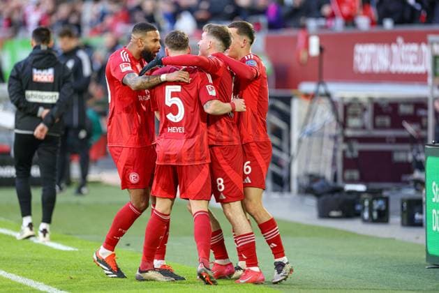 Düsseldorf, Germany, 01 02 25 Isak Bergmann Johannesson Fortuna Düsseldorf goal celebration, cheers with his team after scoring the 1 0 goal during the 2 Bundesliga match between Fortuna Düsseldorf vs SSV Ulm 1846 at Merkur Spiel Arena on 01 February 2025 in Düsseldorf, Germany Düsseldorf Merkur Spiel Arena North Rhine Westphalia Germany Copyright: xStefanxBrauerx xBrauer-Fotoagentx