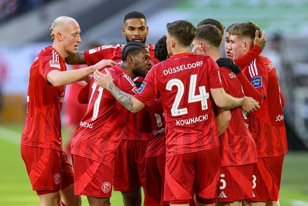 Düsseldorf, Germany, 01 02 25 Isak Bergmann Johannesson Fortuna Düsseldorf goal celebration, cheers with his team after scoring the 1 0 goal during the 2 Bundesliga match between Fortuna Düsseldorf vs SSV Ulm 1846 at Merkur Spiel Arena on 01 February 2025 in Düsseldorf, Germany Düsseldorf Merkur Spiel Arena North Rhine Westphalia Germany Copyright: xStefanxBrauerx xBrauer-Fotoagentx
