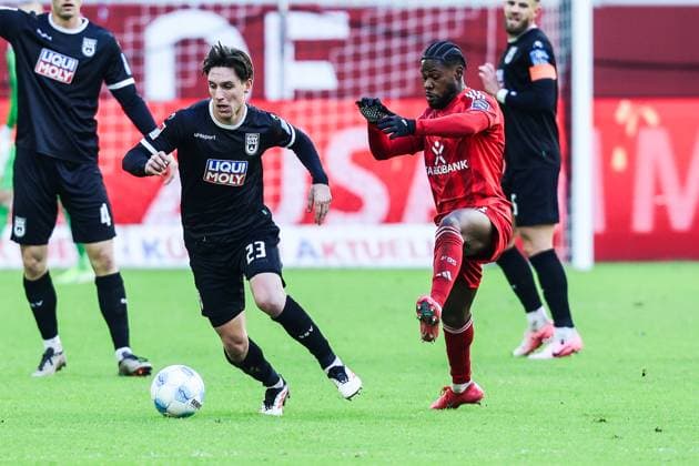 Sport, Football, 2 Bundesliga Season 2024 2025 20 Matchday Fortuna Düsseldorf SSV Ulm 1846 01 02 2025, MERKUR SPIEL ARENA Max Brandt SSV Ulm 1846, 23 Moritz Broni Kwarteng Fortuna Düsseldorf, 11 Düsseldorf MERKUR SPIEL ARENA North Rhine-Westphalia Germany