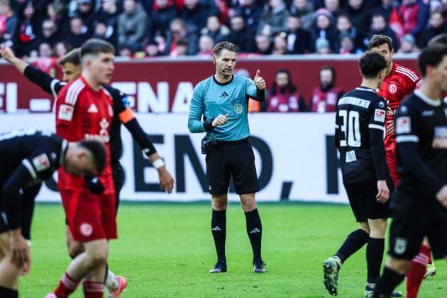 Sport, Football, 2 Bundesliga Season 2024 2025 20 Matchday Fortuna Düsseldorf SSV Ulm 1846 01 02 2025, MERKUR SPIEL ARENA Timo Gerach Referee Düsseldorf MERKUR SPIEL ARENA North Rhine-Westphalia Germany