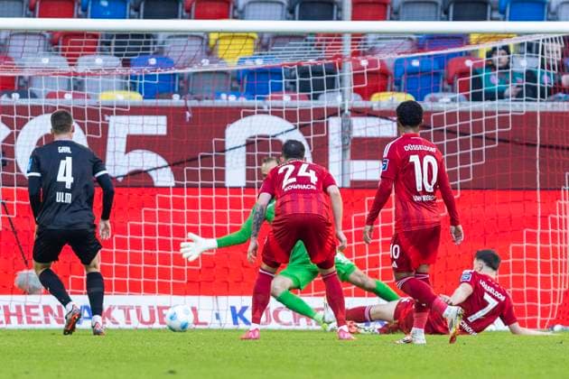 2 Soccer Bundesliga Fortuna Düsseldorf SSV Ulm 1846 Soccer, 01 02 2024 Dzenan Pejcinovic Fortuna Düsseldorf, 7 with a great chance 2 Soccer Bundesliga, Fortuna Düsseldorf SSV Ulm 1846 Soccer, 20 Matchday, on 01 02 2024, Merkur Spiel Arena, Düsseldorf DFL regulations prohibit any use of photographs as image sequences and or quasi video Copyright: xBEAUTIFULxSPORTS Meuselx