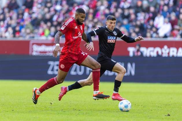 2 Soccer Bundesliga Fortuna Düsseldorf SSV Ulm 1846 Soccer, 01 02 2024 Jamil Siebert Fortuna Düsseldorf, 20 in duel with Semir Telalovic SSV Ulm 1846 Soccer, 29 2 Soccer Bundesliga, Fortuna Düsseldorf SSV Ulm 1846 Soccer, 20 Matchday, on 01 02 2024, Merkur Spiel Arena, Düsseldorf DFL regulations prohibit any use of photographs as image sequences and or quasi video Copyright: xBEAUTIFULxSPORTS Meuselx