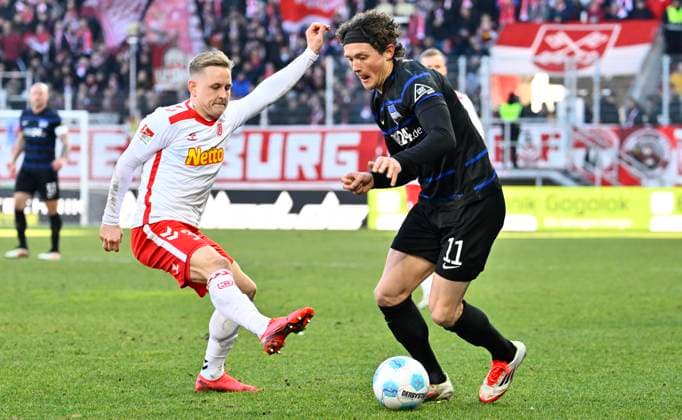 01 02 2025 Soccer Season 2024 2025 2 Soccer Bundesliga 20 Matchday SSV Jahn Regensburg Hertha BSC Berlin Sportfoto Zink xwoxzix DFL regulations prohibit any use of photographs as image sequences and or quasi video only for editorial use Kai Pröger 33, SSV Jahn Regensburg Fabian Reese 11, Hertha BSC Berlin