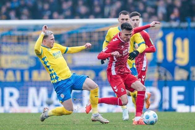 2 Soccer Bundesliga Eintracht Braunschweig 1 FC Köln 01 02 2025 duel Lino Tempelmann Eintracht Braunschweig, 20 , Dejan Ljubicic 1 FC Köln, 7 2 Soccer Bundesliga, Eintracht Braunschweig 1 FC Köln, Braunschweig, EINTRACHT Stadion am 01 02 2025 DFL REGULATIONS PROHIBIT ANY USE OF PHOTOGRAPHS AS IMAGE SEQUENCES AND OR QUASI VIDEO Copyright: xBEAUTIFULxSPORTS Wunderlx