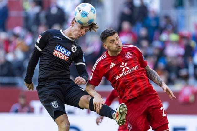 2 Bundesliga Fortuna Düsseldorf SSV Ulm 1846 Fussball, 01 02 2024 Max Brandt SSV Ulm 1846 Fussball, 23 in duel with Dawid Kownacki Fortuna Düsseldorf, 24 2 Bundesliga, Fortuna Düsseldorf SSV Ulm 1846 Fussball, 20 Spieltag, am 01 02 2024, Merkur Spiel Arena, Düsseldorf DFL regulations prohibit any use of photographs as image sequences and or quasi video Copyright: xBEAUTIFULxSPORTS Meuselx