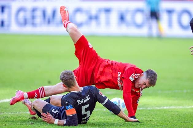 01 02 2025, Football, Fortuna Düsseldorf SSV Ulm 1846, 2 Fußball Bundesliga, 20 Matchday, Merkur Spiel Arena, Saison 2024 2025 Isak Johannesson Fortuna Düsseldorf 8 is fouled in a tackle against Johannes Reichert SSV Ulm 5 in the penalty area Penalty DFB regulations prohibit any use of photographs as image sequences and or quasi video Nordrhein Westfalen Germany