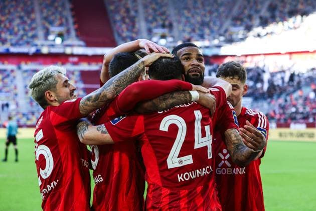Sport, Soccer, 2 Bundesliga Season 2024 2025 20 Matchday Fortuna Düsseldorf SSV Ulm 1846 01 02 2025, MERKUR SPIEL ARENA Goal celebration Fortuna Düsseldorf after the penalty goal to 3 2 by Dawid Kownacki Fortuna Düsseldorf, 24 , the players are happy Düsseldorf MERKUR SPIEL ARENA North Rhine-Westphalia Germany