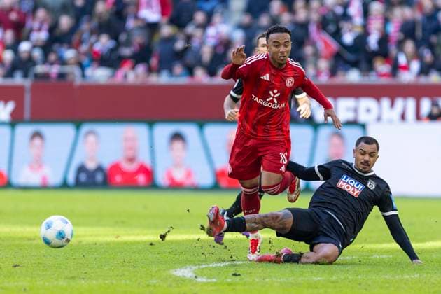 2. Fussball-Bundesliga: Fortuna Düsseldorf - SSV Ulm 1846 Fussball, 01.02.2024 Oliver Batista Meier (SSV Ulm 1846 Fussball, 21), Myron van Brederode (Fortuna Düsseldorf, 10). 2. Fussball-Bundesliga, Fortuna Düsseldorf - SSV Ulm 1846 Fussball, 20. Spieltag, am 01.02.2024, Merkur Spiel-Arena, Düsseldorf DFL regulations prohibit any use of photographs as image sequences and or quasi-video Copyright: xBEAUTIFULxSPORTS Meuselx
