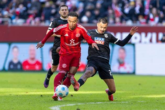 2 Bundesliga Fortuna Düsseldorf SSV Ulm 1846 Fussball, 01 02 2024 Oliver Batista Meier SSV Ulm 1846 Fussball, 21 , Myron van Brederode Fortuna Düsseldorf, 10 2 Bundesliga, Fortuna Düsseldorf SSV Ulm 1846 Fussball, 20 Spieltag, am 01 02 2024, Merkur Spiel Arena, Düsseldorf DFL regulations prohibit any use of photographs as image sequences and or quasi video Copyright: xBEAUTIFULxSPORTS Meuselx