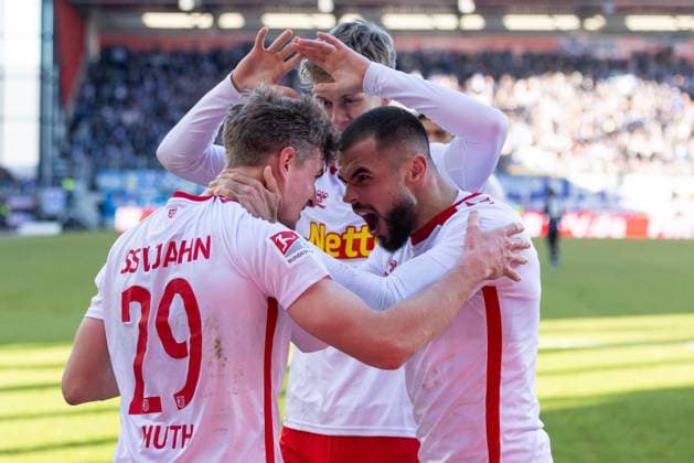 01 02 2025, Soccer, GER, Season, 2 Liga, Season 2024 2025, Matchday 20, SSV Jahn Regensburg Hertha BSC Berlin Cheering after the 2 0 by Elias Huth SSV Jahn Regensburg DFL REGULATIONS PROHIBIT ANY USE OF PHOTOGRAPHS AS IMAGE SEQUENCES AND OR QUASI VIDEO