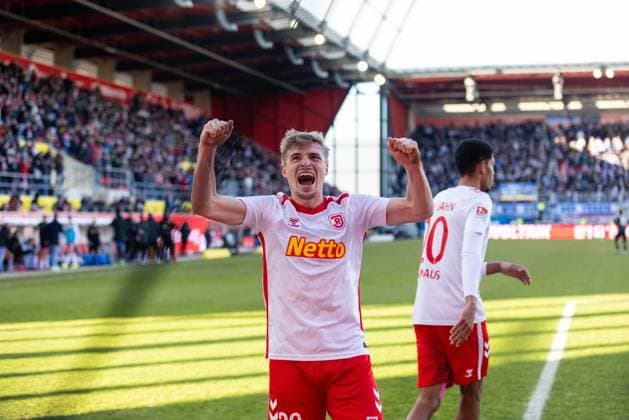 01 02 2025, Soccer, GER, Season, 2 Liga, Season 2024 2025, Matchday 20, SSV Jahn Regensburg Hertha BSC Berlin Cheering after the 2 0 by Elias Huth SSV Jahn Regensburg DFL REGULATIONS PROHIBIT ANY USE OF PHOTOGRAPHS AS IMAGE SEQUENCES AND OR QUASI VIDEO