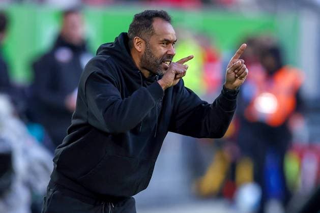 01 02 2025, Football, Fortuna Düsseldorf SSV Ulm 1846, 2 Fußball Bundesliga, 20 Matchday, Merkur Spiel Arena, Season 2024 2025 Head coach Daniel Thioune Coach Fortuna Düsseldorf gesticulating on the sidelines DFB regulations prohibit any use of photographs as image sequences and or quasi video North Rhine-Westphalia Germany