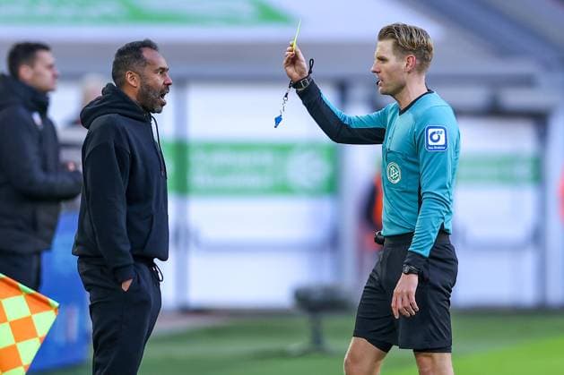 01 02 2025, Football, Fortuna Düsseldorf SSV Ulm 1846, 2 Fußball Bundesliga, 20 Matchday, Merkur Spiel Arena, Season 2024 2025 Yellow card for head coach Daniel Thioune Trainer Fortuna Düsseldorf DFB regulations prohibit any use of photographs as image sequences and or quasi video Nordrhein Westfalen Germany