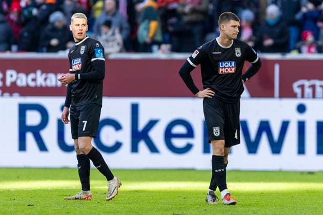 2 Bundesliga Fortuna Düsseldorf SSV Ulm 1846 Fussball, 01 02 2024 Tom Gaal SSV Ulm 1846 Fussball, 4 and Bastian Allgeier SSV Ulm 1846 Fussball, 7 disappointed after the final whistle 2 Bundesliga, Fortuna Düsseldorf SSV Ulm 1846 Fussball, 20 Spieltag, am 01 02 2024, Merkur Spiel Arena, Düsseldorf DFL regulations prohibit any use of photographs as image sequences and or quasi video Copyright: xBEAUTIFULxSPORTS Meuselx