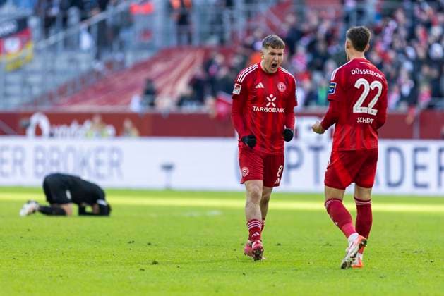 2 Soccer Bundesliga Fortuna Düsseldorf SSV Ulm 1846 Soccer, 01 02 2024 Isak Bergmann Johannesson Fortuna Düsseldorf, 8 and Danny Schmidt Fortuna Düsseldorf, 22 cheer after the final whistle 2 Soccer Bundesliga, Fortuna Düsseldorf SSV Ulm 1846 Soccer, 20 Matchday, on 01 02 2024, Merkur Spiel Arena, Düsseldorf DFL regulations prohibit any use of photographs as image sequences and or quasi video Copyright: xBEAUTIFULxSPORTS Meuselx